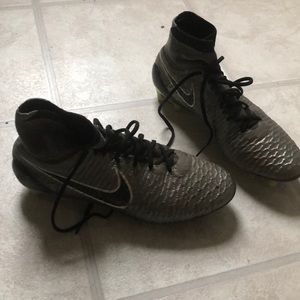 Nike Magista Obra (Liquid Chrome Pack)